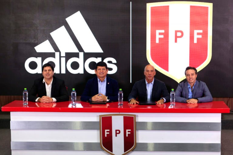 Adidas vestirá  a la selección peruana